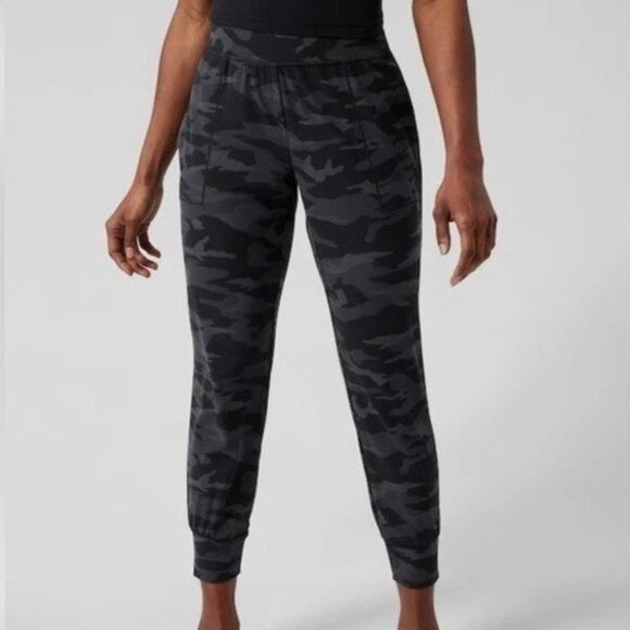 Athleta Salutation Camo Jogger Women's Soft Workout Activewear Military Yoga MT - Picture 2 of 9